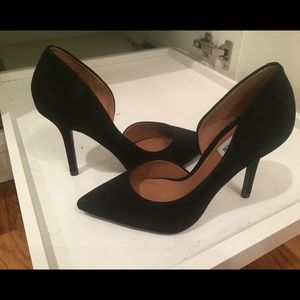 Like new Steve Madden black suede pumps